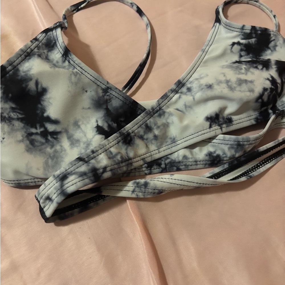 SHEIN Monochrome Tie-Dye Bikini Top